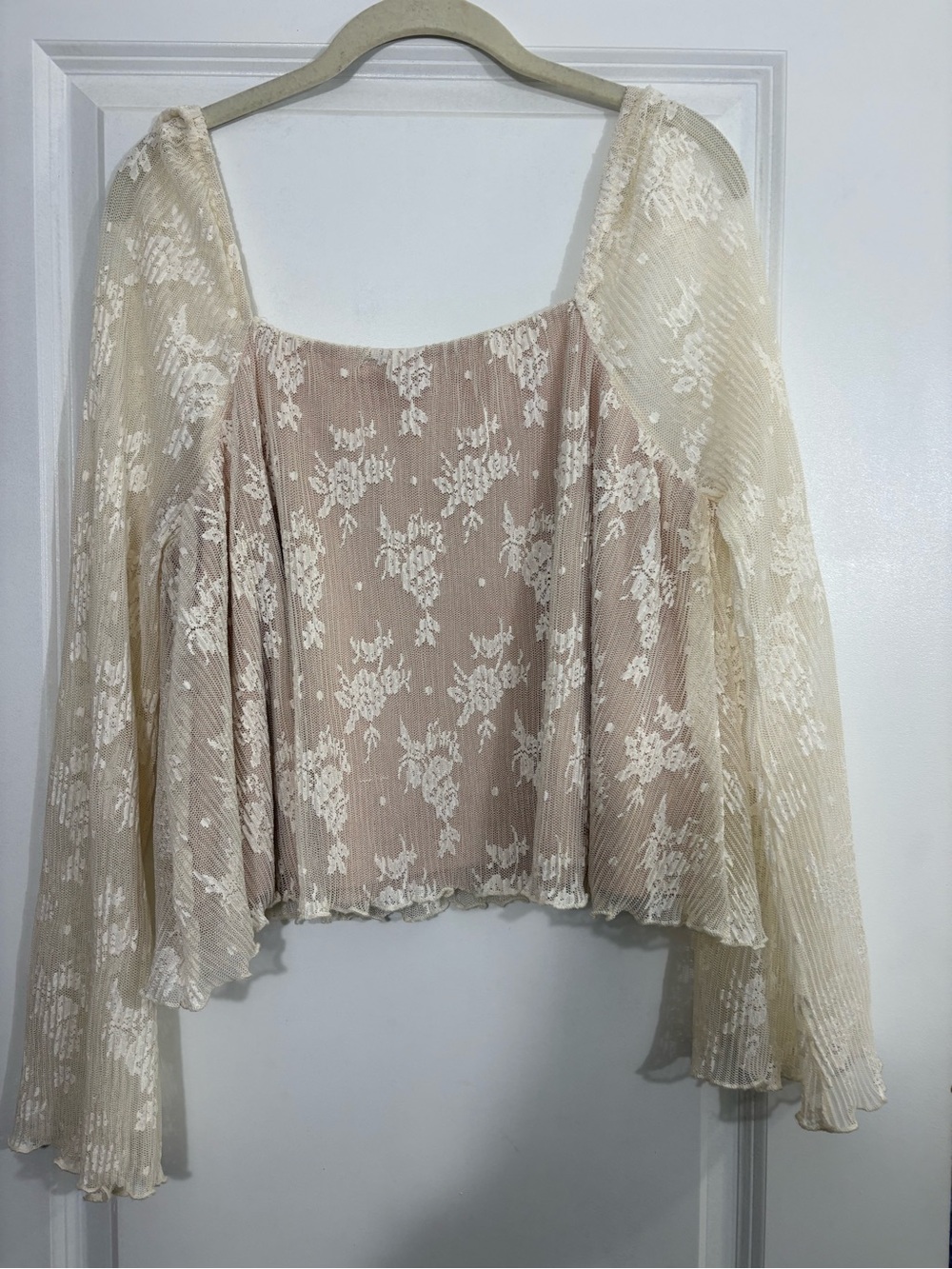 Buckle Women's Cream Lace Square-Neck Bell Sleeve Top - Picture 7 of 8